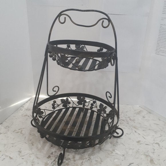 Metal Lop and Lattice Two-Tier Levels Basket for fruit, for example. - Picture 1 of 5